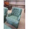 Image 3 : 2 Swivel Rolling Living Room Chairs, 1 Ottoman