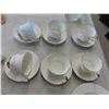 Image 2 : 31pcs Royal Albert Val D'or China 