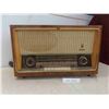 Image 1 : Vintage Grundig Fleetwood Tube Radio with 5 Bands