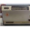 Image 5 : Vintage Singer AM/FM Transistor Radio