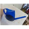 Image 5 : 3 Tier Shower Shelf, Water Can, Bowl, Tupperware