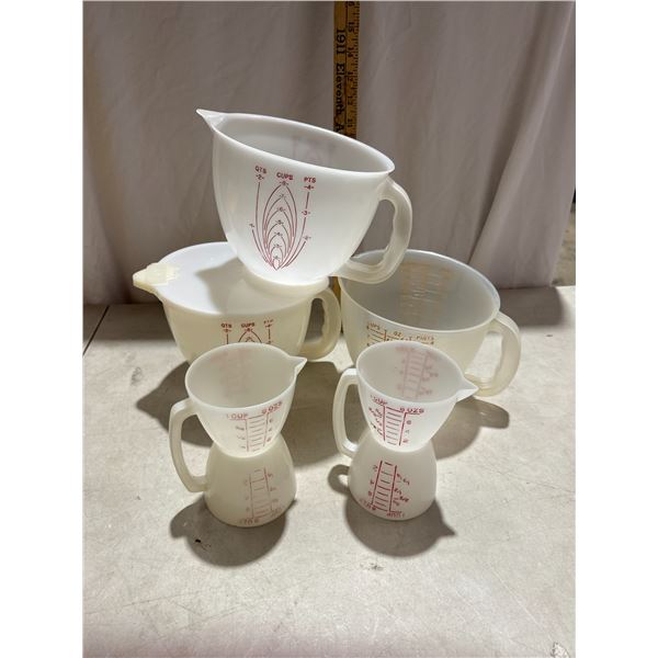 Vintage Tupperware measuring cups