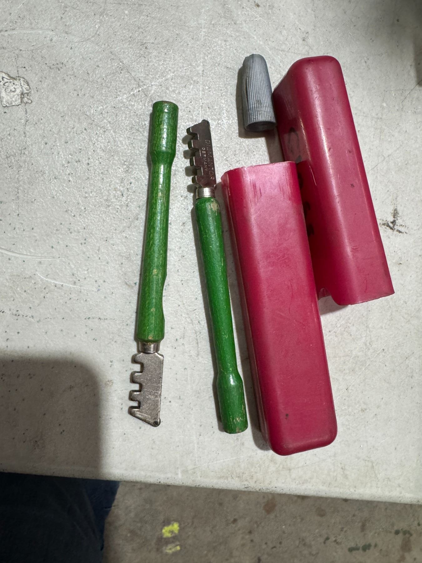 Glass cutter