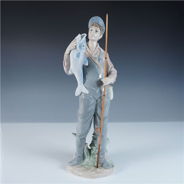 Lladro Figurine, A Prize Catch 1006466