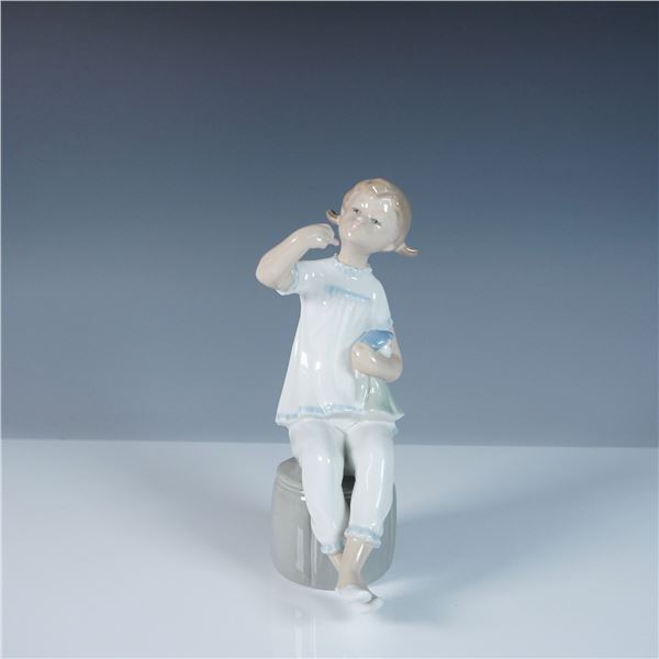 Lladro Figurine, Girl with Dog 1001083