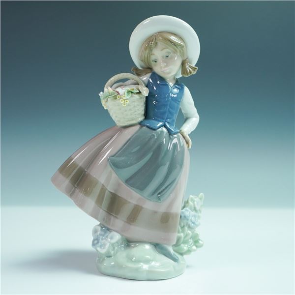 Lladro Porcelain Figurine 1005221 Sweet Scent