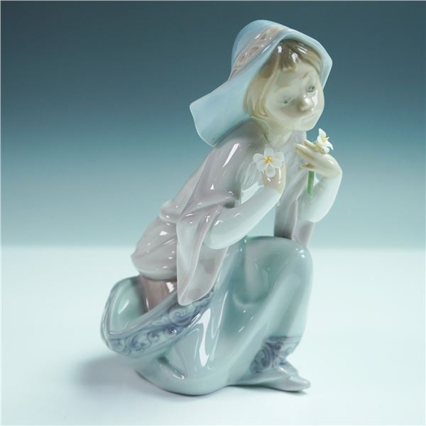 Lladro Porcelain Figurine 1005752 Little Virgin