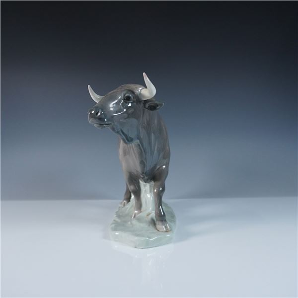 Lladro Porcelain Figurine, Bull with Head Up 1001063