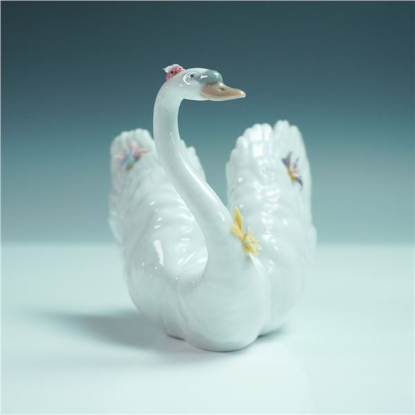 Lladro Porcelain Figurine, White Swan with Flowers 1006499