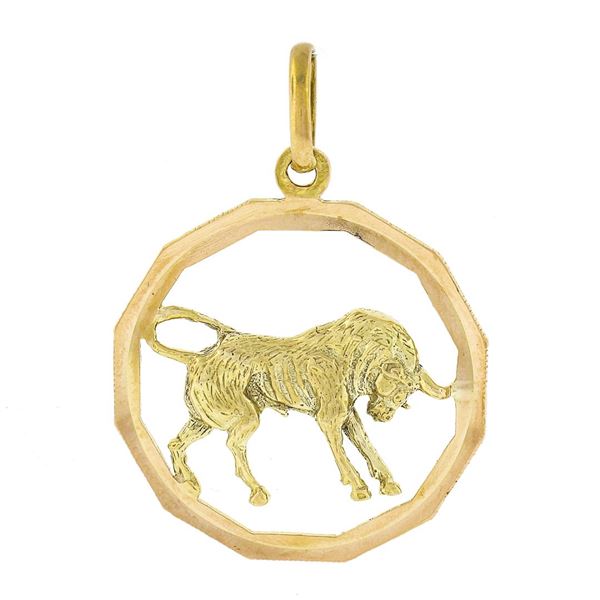 Vintage 18K TT Gold Detailed Taurus Bull w/ Faceted Circle Frame Charm Pendant