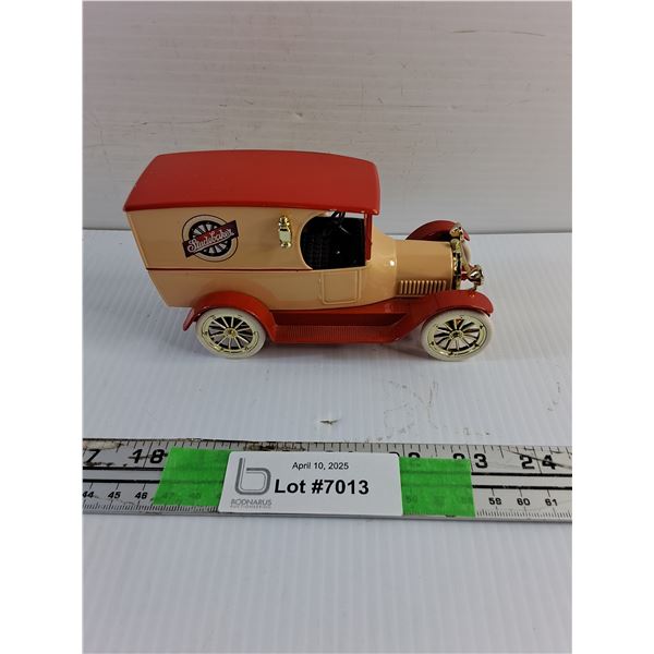 1:25 Studebaker Coin Bank Die Cast with Key