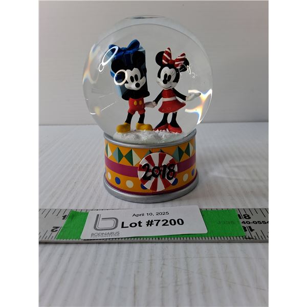 2018 Minnie/Mickey Mouse Snowglobe