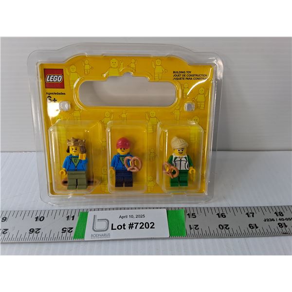 (3) Lego Characters