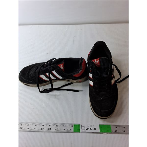 Men's Adidas Shoes- 9.5