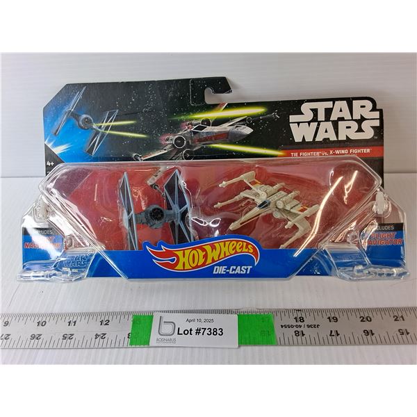 Star Wars Fighter vs X Wing Fighter FIgure, NIB