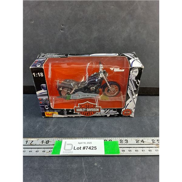 1:18 Scale Harley Davidson Motorcycle in Box