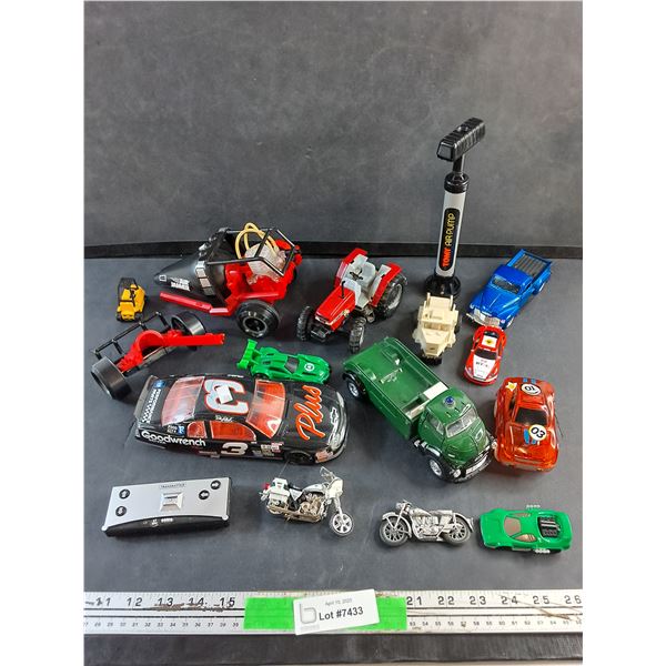 Lot of Vintage and Newer Die Cast Cars