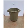 Image 1 : *Plastic Garbage Bin 22 x 19"