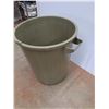 Image 3 : *Plastic Garbage Bin 22 x 19"