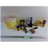 Image 1 : Shoe Cleaning Supplies and Plastic Bucket