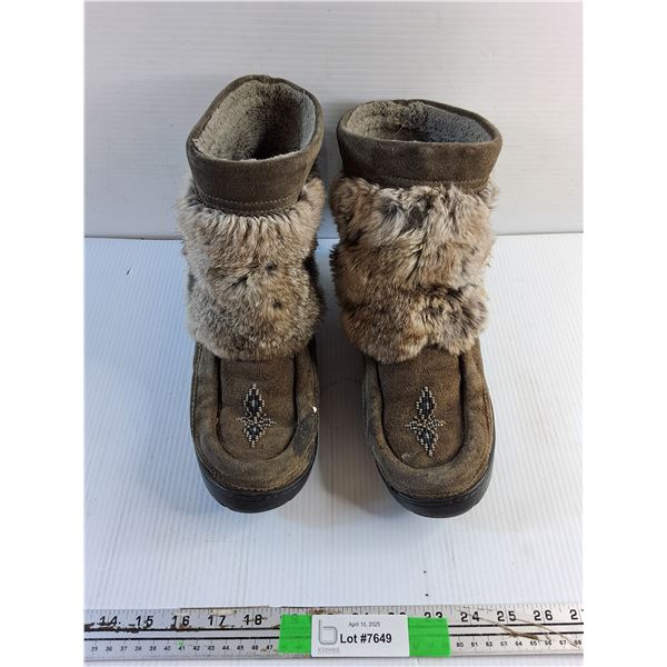 Manitobah Suede Leather Short Mukluks - Size 10