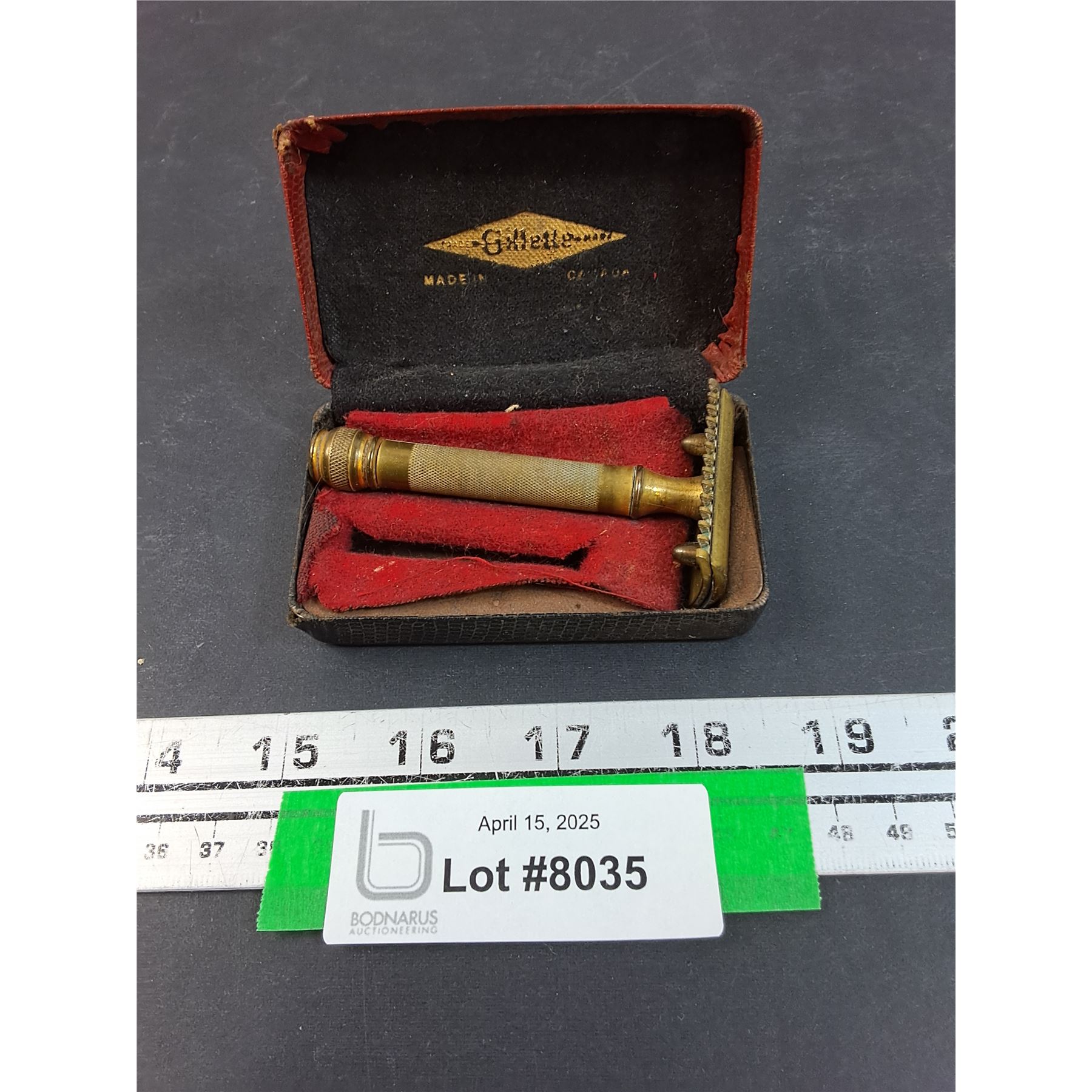Gillette Razor In Case Vintage Gillette Razor w/Case - Bodnarus Auctioneering