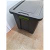 Image 3 : *Sterlite Plastic Tote with Lid - 29 x 20 x 18"