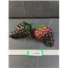 Image 1 : (2) Glass Bunches of Grapes