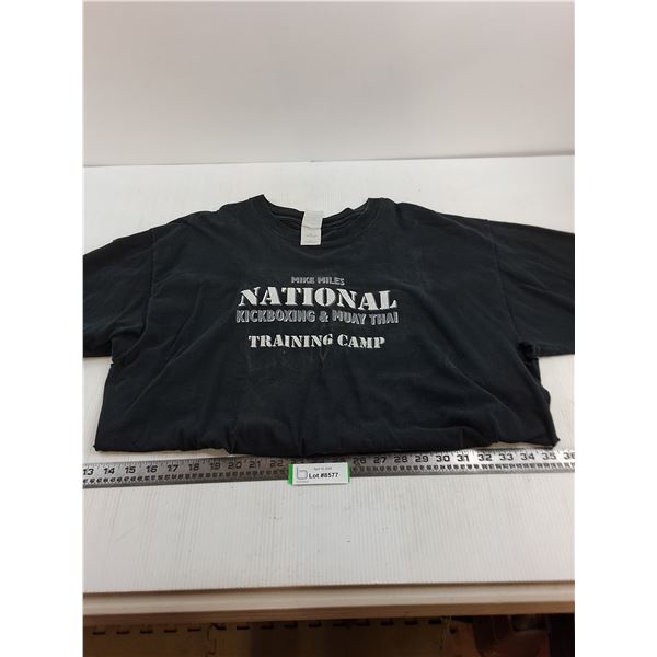 XL T-Shirt - Holes in Pits