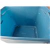 Image 2 : Rubbermaid Storage Tote and Lid