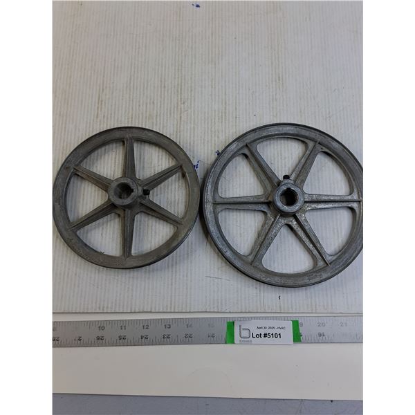 (2 times the bid price) 8" x 3/4" Spoked Pulley & 7" x 3/4" Spoked Pulley
