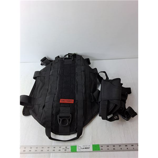 One Tigris Airsoft Vest-L & Holster