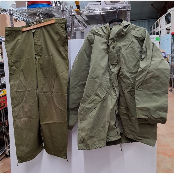Canadian Military Rain Set, Coat Height 67-71", Chest 40", Pants Waist 46"