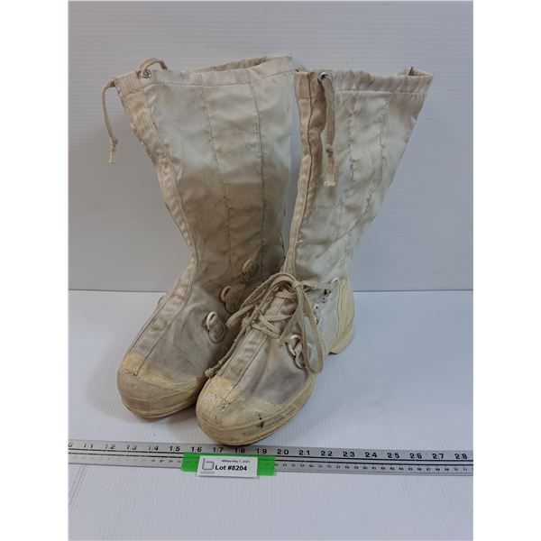 Canadian Military Extreme Cold Arctic Mukluk Boots - Men's Size 9M