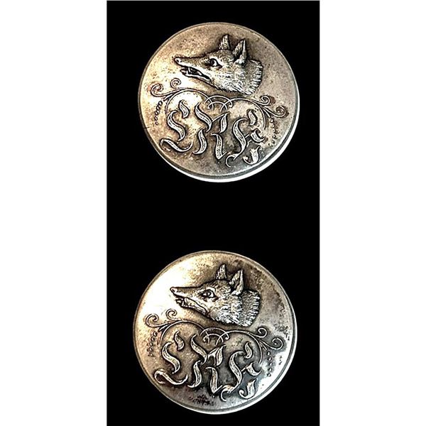 A pair of division one Hunt Club pictorial buttons