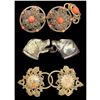 Image 1 : A small card of assorted buckles