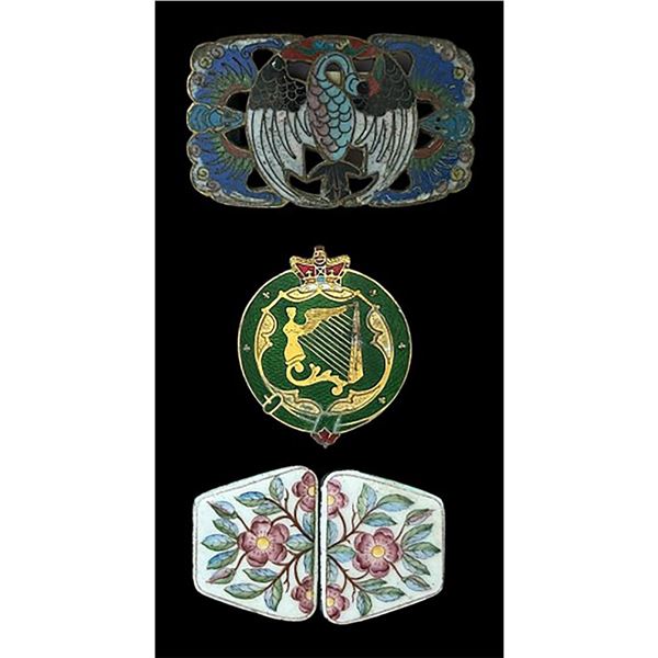 A small card of assorted buckles