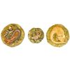 Image 1 : A small card of carved bone division three buttons