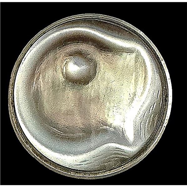 A division one natural pearl in metal button