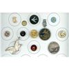 Image 1 : A small card of division 1 & 3 bird buttons