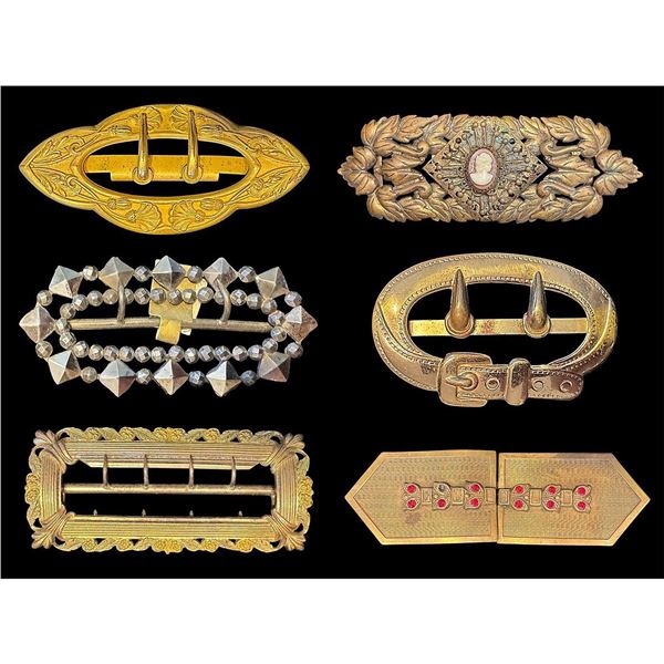 A small card of assorted buckles