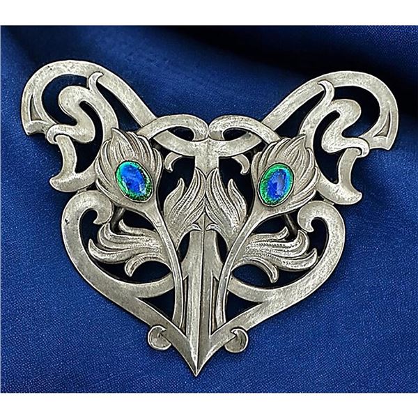 A division one glass set in metal buckle