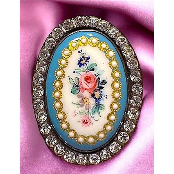 A division one enamel set with a paste border