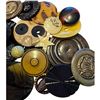 Image 4 : A bag lot of assorted buttons