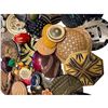 Image 3 : A bag lot of assorted buttons