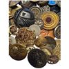 Image 4 : A bag lot of assorted buttons
