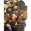 Image 3 : A bag lot of assorted buttons