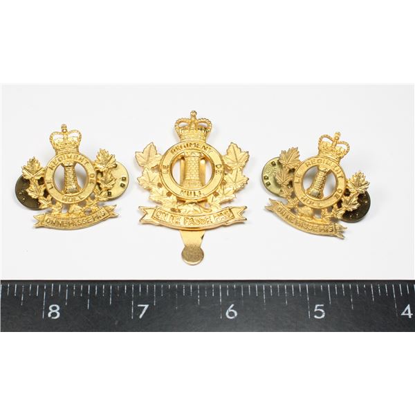 #187  LE REGIMENT DE HULL CAP BADGE + COLLAR BADGE