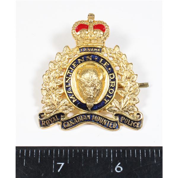 #271 ROYAL CANADIAN MOUNTED POLICE CAP BADGE 1980