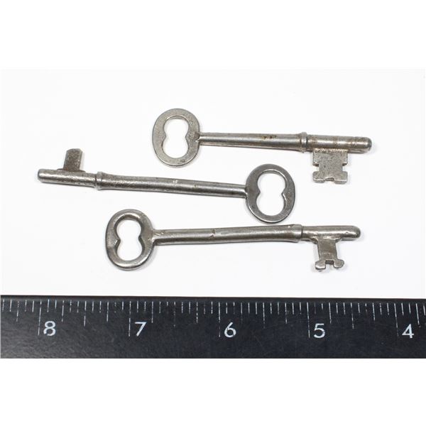 #848 ANTIQUE LOT OF 3 LARGE KEYS VARIOUS DESIGNS